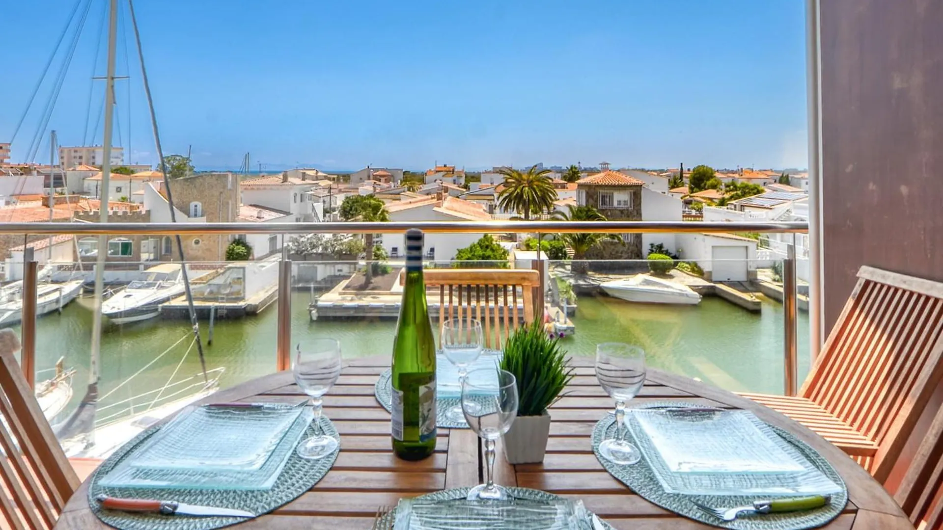 Apartment In Roses With Pool Spain