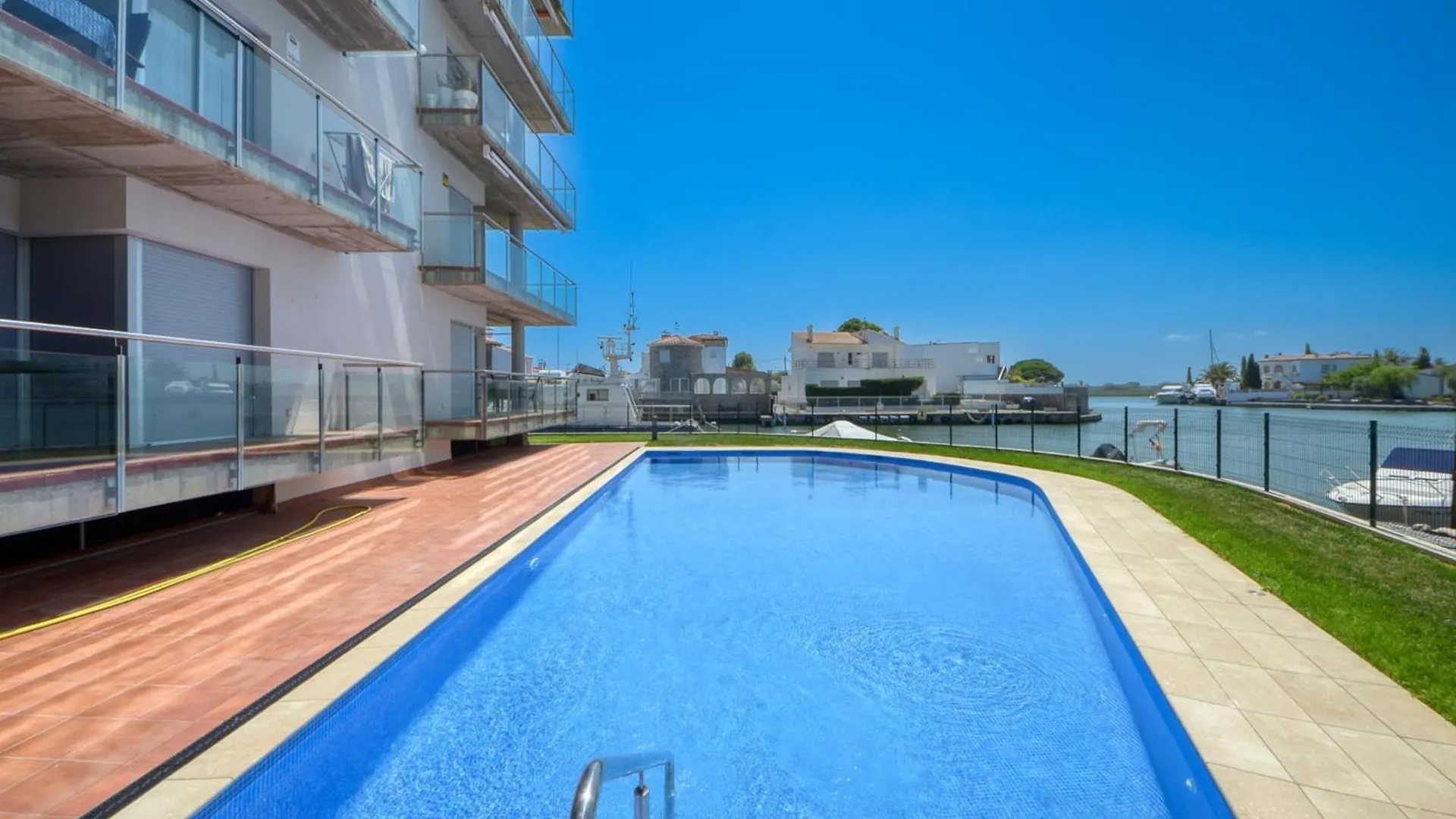 Apartment In Roses With Pool