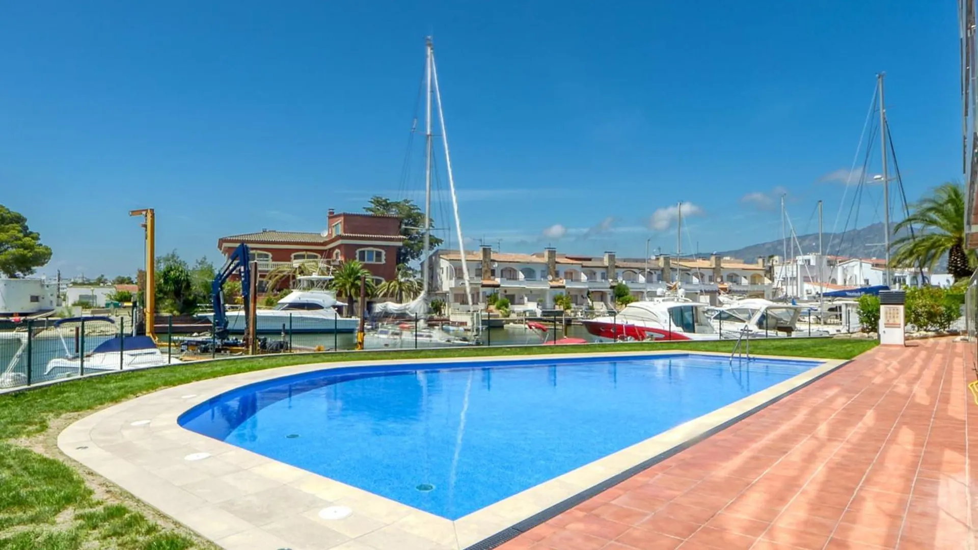 Apartment In Roses With Pool
