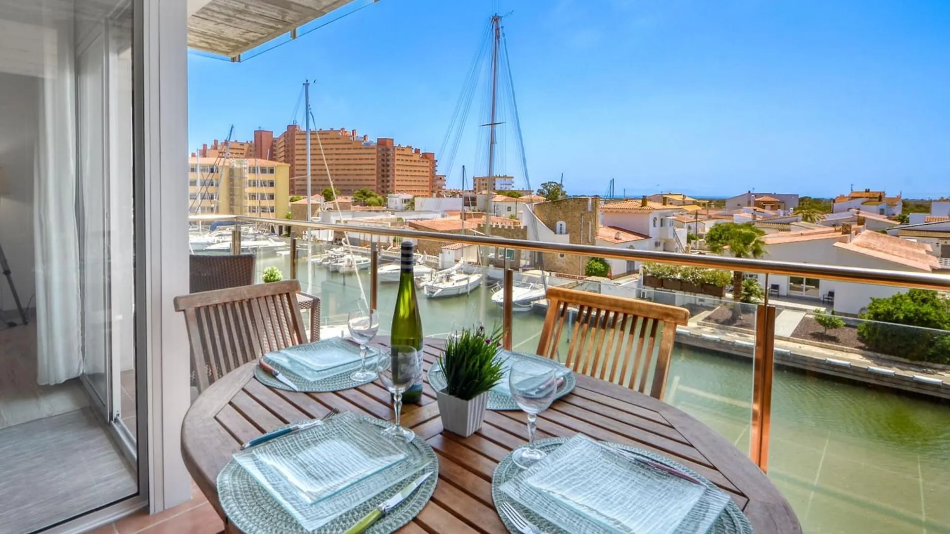 Apartment In Roses With Pool Spain
